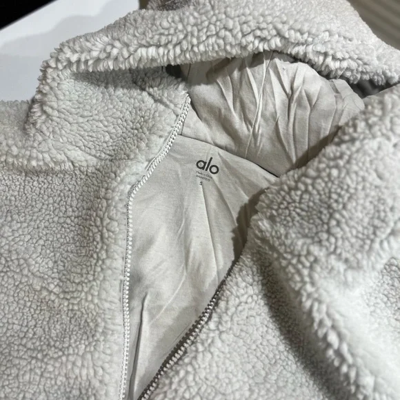 ALO Women's Cozy White Sherpa Quarter Zip NWOT - Picture 5 of 5